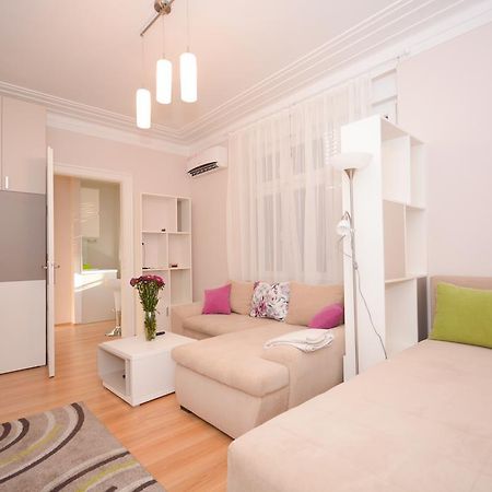 Apartment Mina Belgrade Extérieur photo